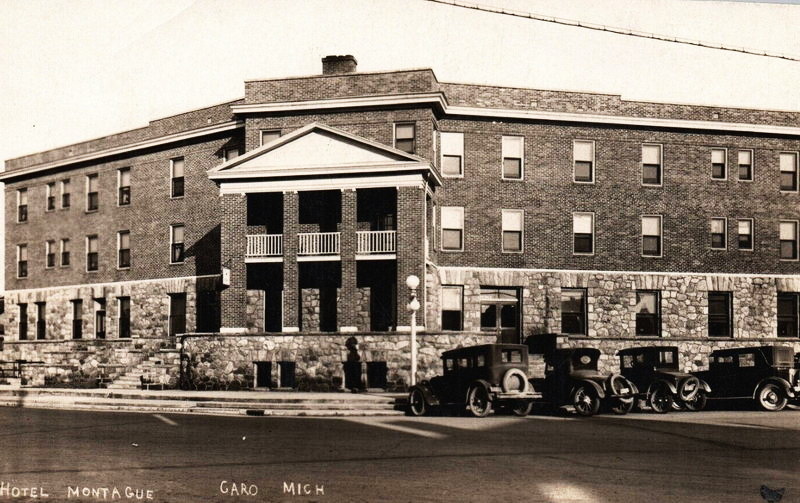 Hotel Montague - Vintage Postcard